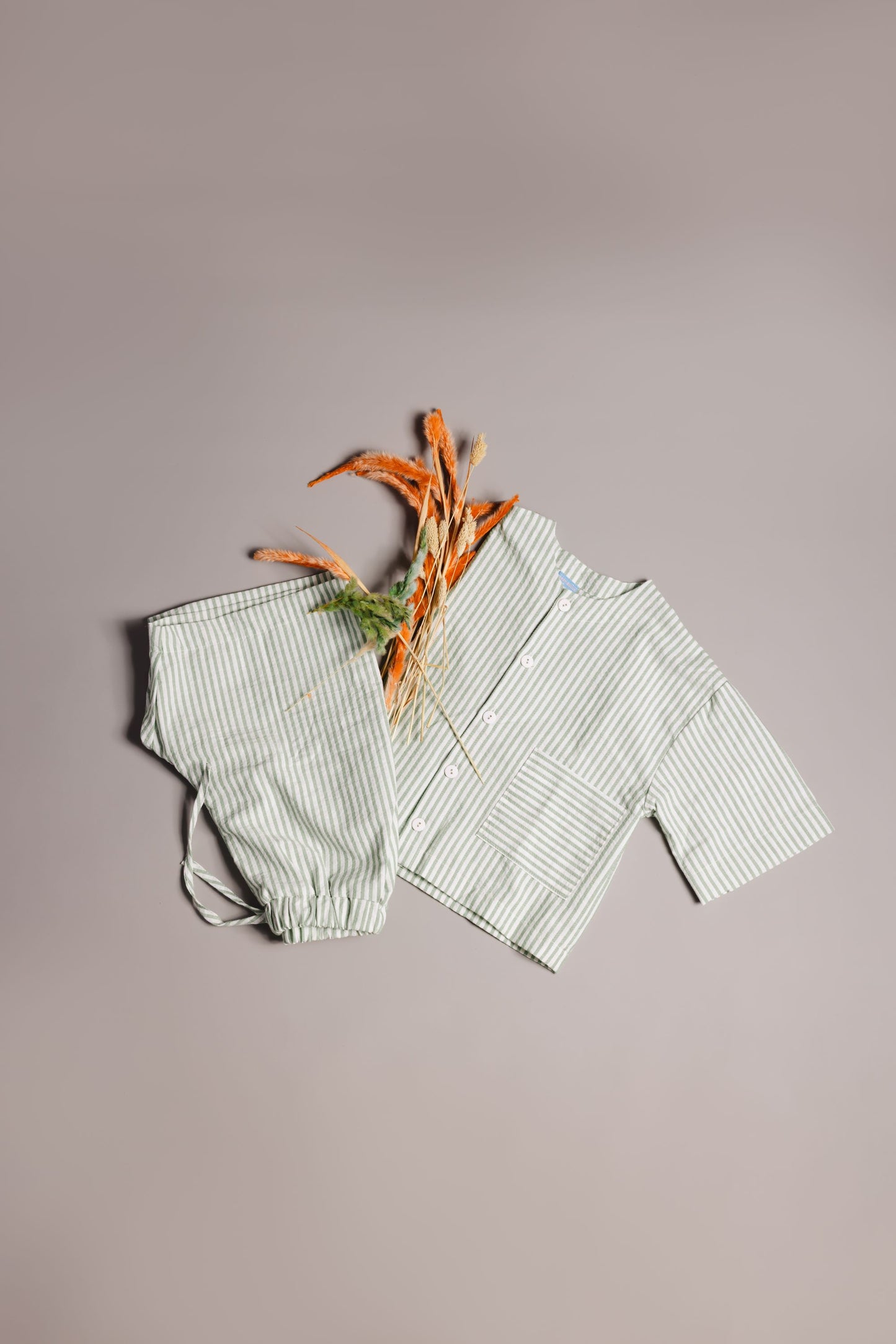 Ensemble TIKKI  2 Pieces  pour enfant  chemisier et short rayé